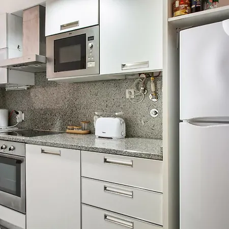 Spacious Apt Sleeps 4 Nr Downtown * Lisboa