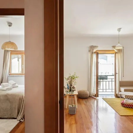 Spacious Apt Sleeps 4 Nr Downtown Lisboa
