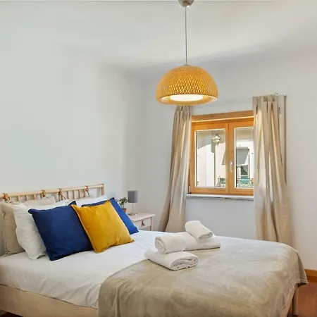 Spacious Apt Sleeps 4 Nr Downtown Apartment *